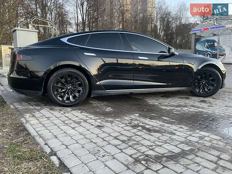 Лифтбек Tesla Model S 2014 в Львове