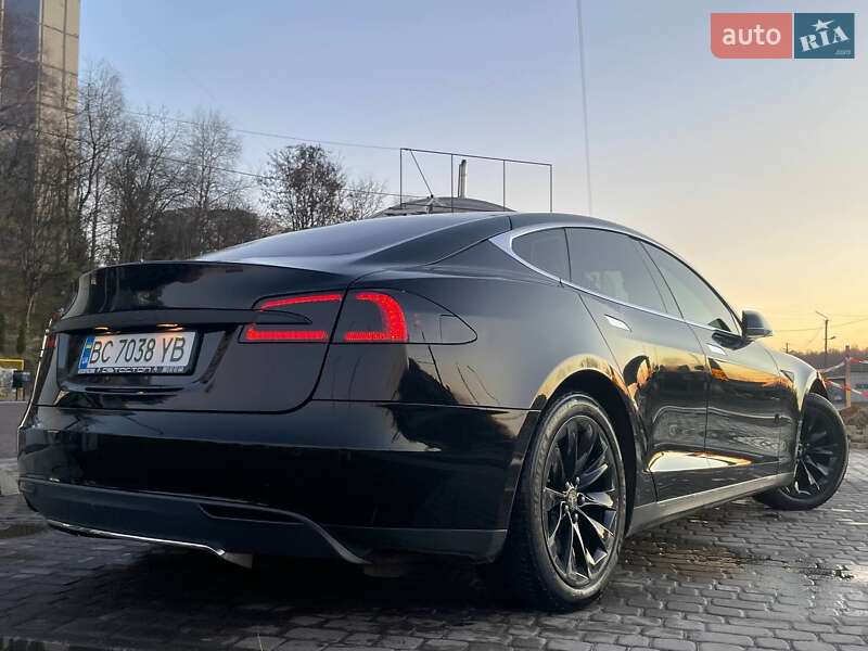 Ліфтбек Tesla Model S 2014 в 