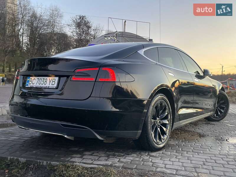 Лифтбек Tesla Model S 2014 в Львове