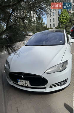 Ліфтбек Tesla Model S 2015 в Софіївській Борщагівці