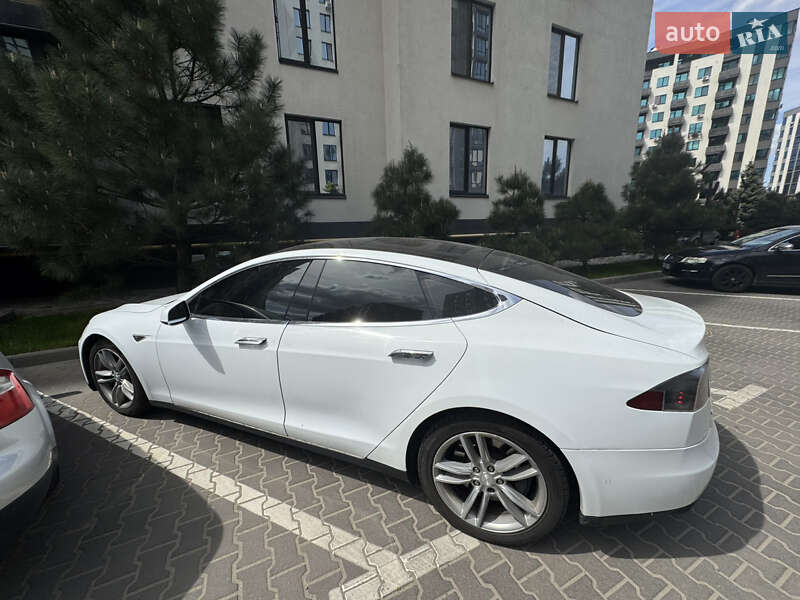 Лифтбек Tesla Model S 2015 в Софиевской Борщаговке фото 2 Лифтбек Tesla Model S 2015 в Софиевской Борщаговке