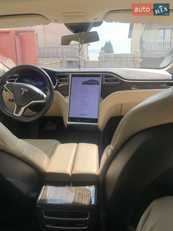 Лифтбек Tesla Model S 2015 в Ивано-Франковске