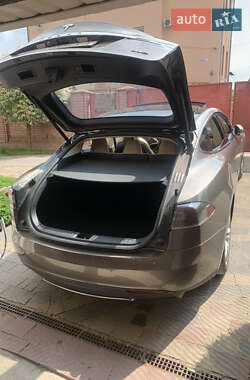 Ліфтбек Tesla Model S 2015 в 