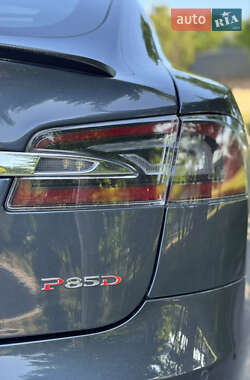 Лифтбек Tesla Model S 2014 в 