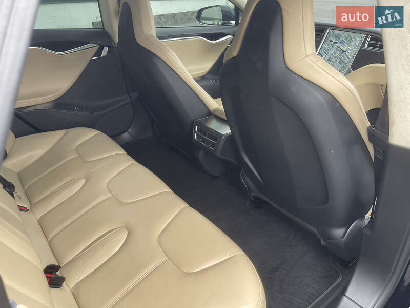 Лифтбек Tesla Model S 2014 в Виннице