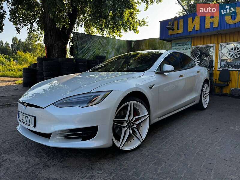 Ліфтбек Tesla Model S 2020 в 