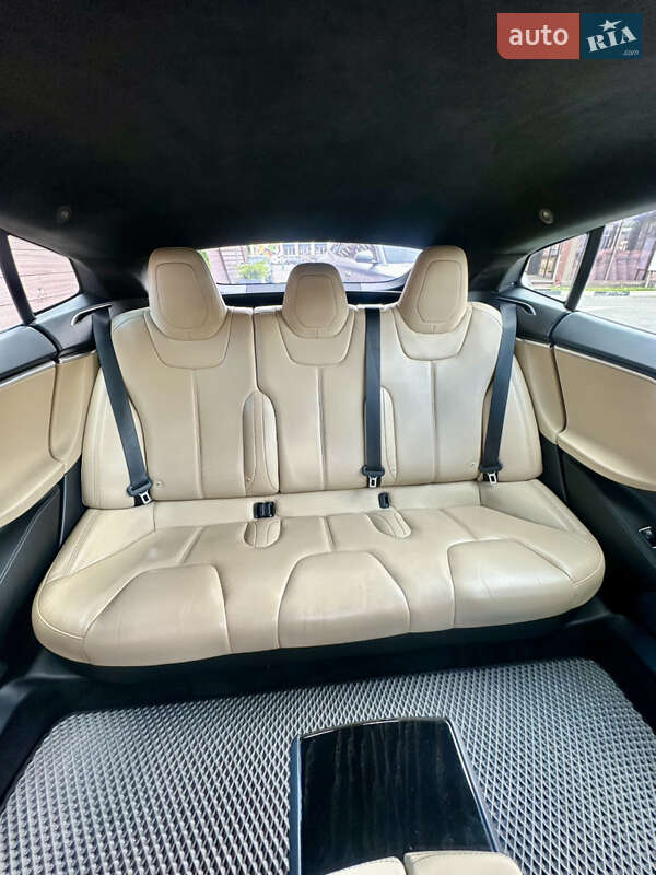 Лифтбек Tesla Model S 2017 в Киеве