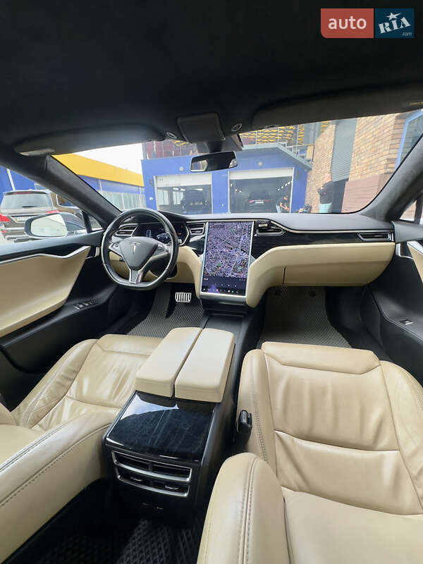 Лифтбек Tesla Model S 2017 в Киеве