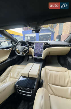 Лифтбек Tesla Model S 2017 в 
