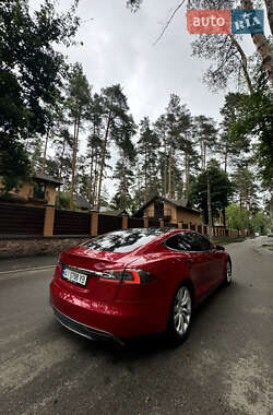 Лифтбек Tesla Model S 2014 в 