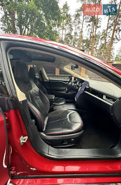 Лифтбек Tesla Model S 2014 в 