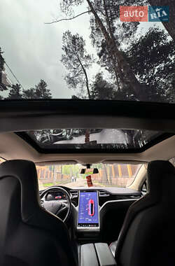 Лифтбек Tesla Model S 2014 в 