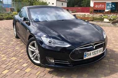 Лифтбек Tesla Model S 2015 в 