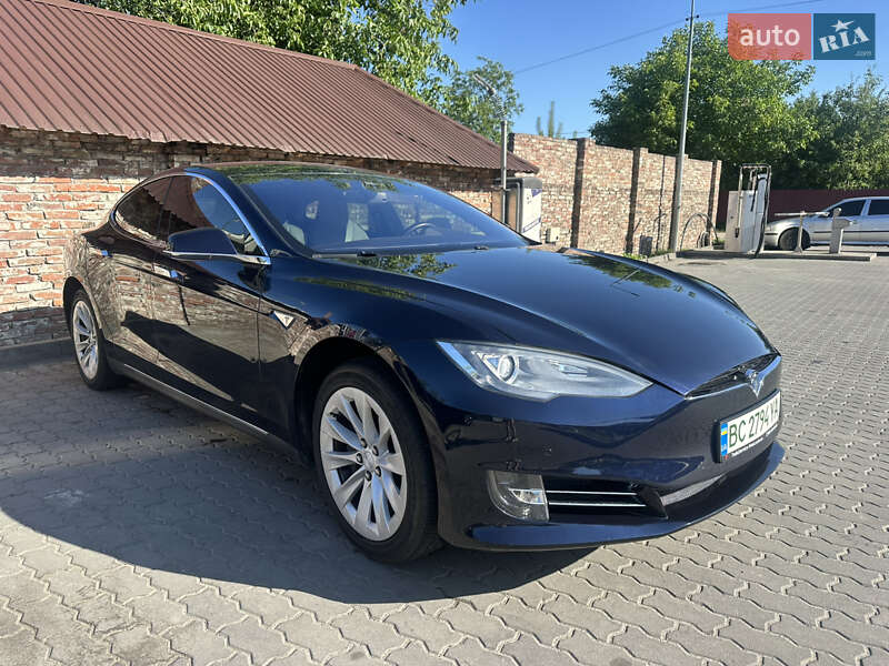 Tesla Model S 2015