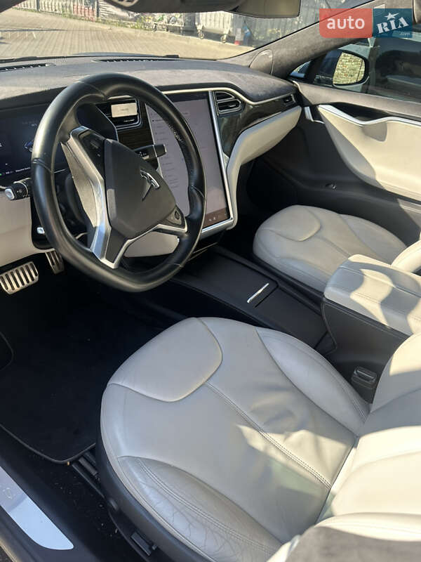 Лифтбек Tesla Model S 2015 в Львове