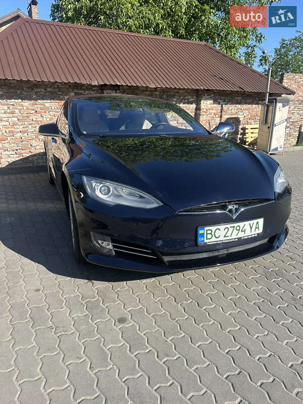 Лифтбек Tesla Model S 2015 в Львове