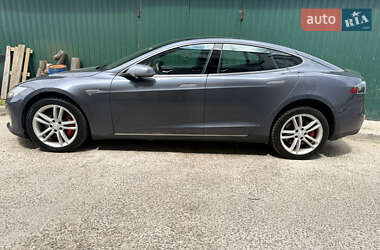 Лифтбек Tesla Model S 2015 в 