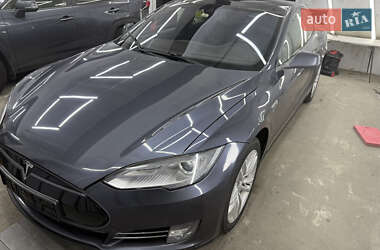 Лифтбек Tesla Model S 2015 в 