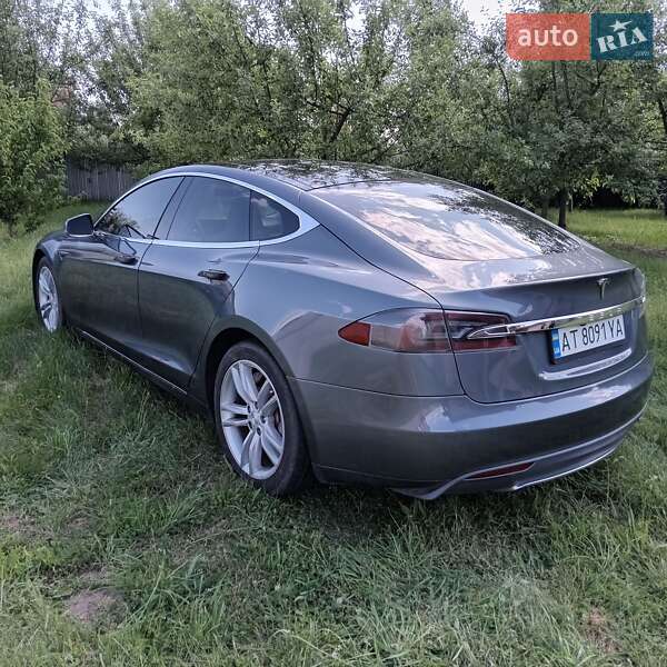 Tesla Model S 2014