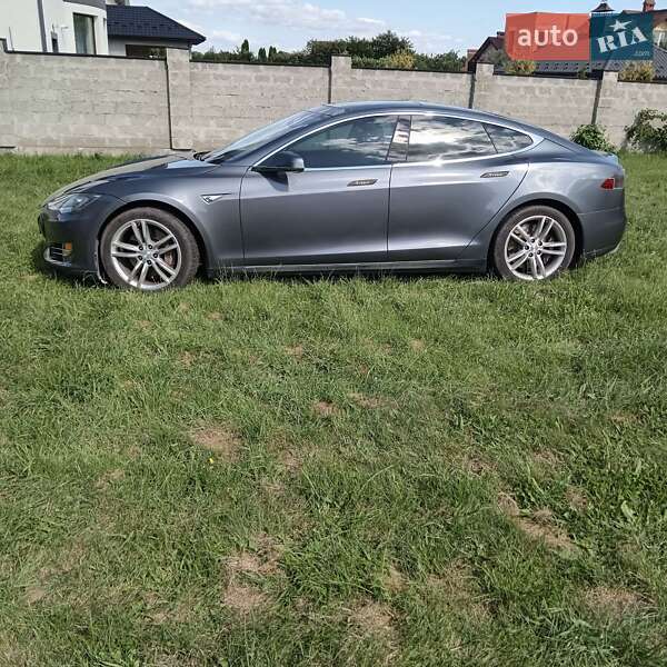 Лифтбек Tesla Model S 2014 в Ивано-Франковске