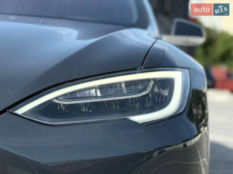 Лифтбек Tesla Model S 2017 в Кривом Роге