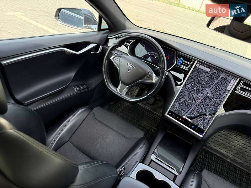Лифтбек Tesla Model S 2017 в Кривом Роге