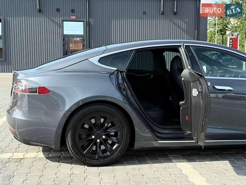 Лифтбек Tesla Model S 2017 в Кривом Роге
