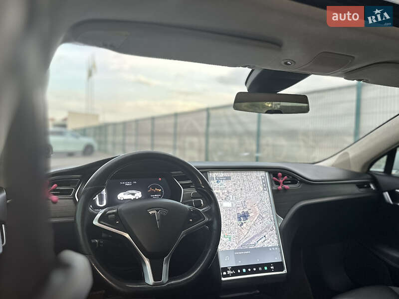 Лифтбек Tesla Model S 2016 в Ужгороде