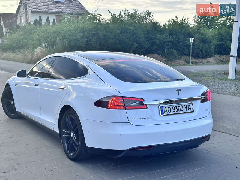 Лифтбек Tesla Model S 2016 в Ужгороде