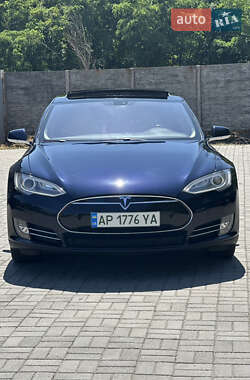 Лифтбек Tesla Model S 2013 в 