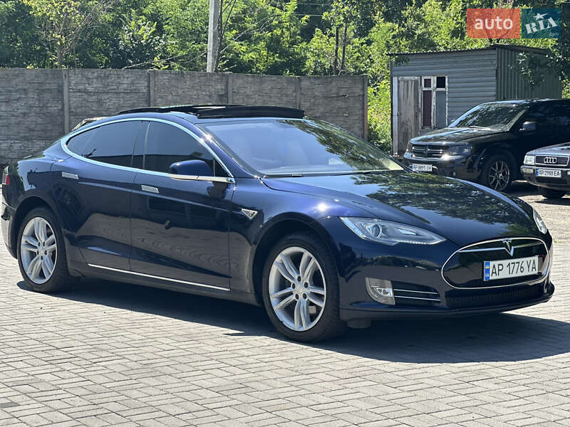 Лифтбек Tesla Model S 2013 в Запорожье