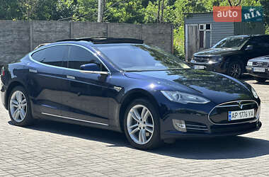 Лифтбек Tesla Model S 2013 в 