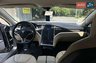 Лифтбек Tesla Model S 2013 в 