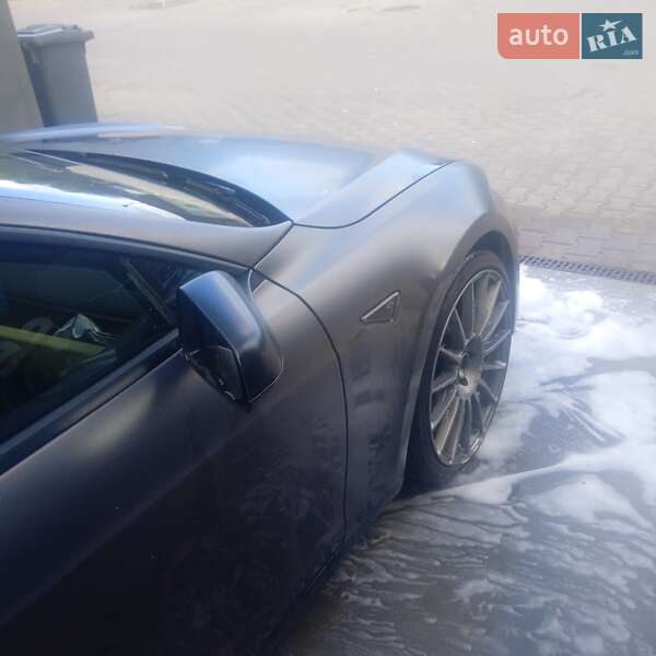 Лифтбек Tesla Model S 2014 в Фастове