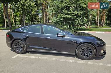 Лифтбек Tesla Model S 2015 в 