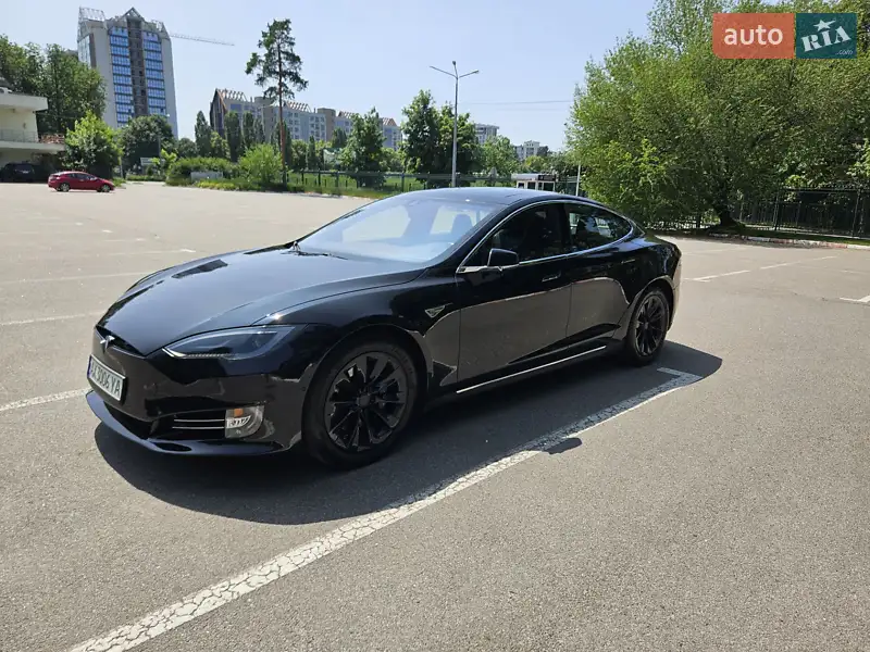 Tesla Model S 2015