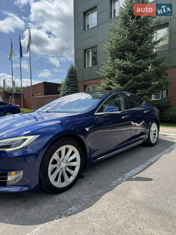 Ліфтбек Tesla Model S 2017 в Бучі