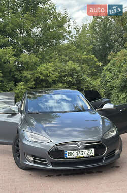 Лифтбек Tesla Model S 2013 в 