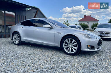 Лифтбек Tesla Model S 2015 в 