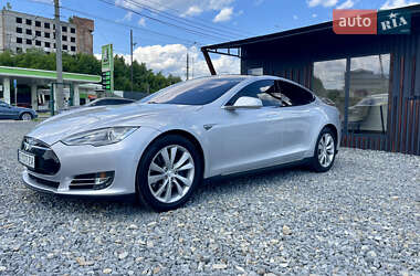 Лифтбек Tesla Model S 2015 в 