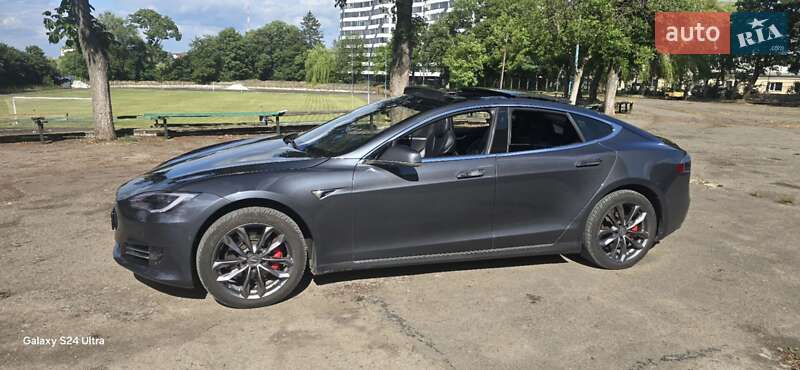 Ліфтбек Tesla Model S 2017 в Івано-Франківську