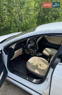 Лифтбек Tesla Model S 2014 в 