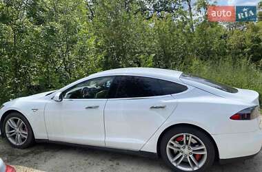 Лифтбек Tesla Model S 2014 в 