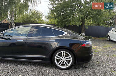 Лифтбек Tesla Model S 2015 в 