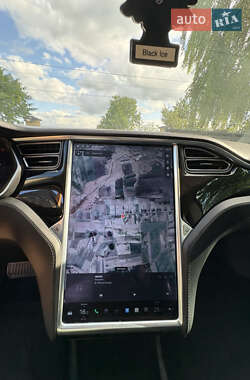 Лифтбек Tesla Model S 2015 в 