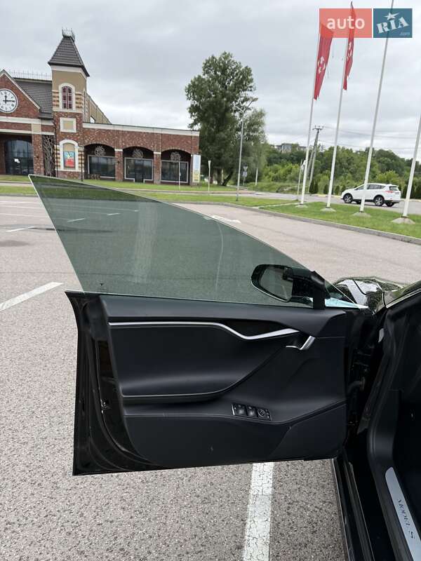 Лифтбек Tesla Model S 2019 в Киеве