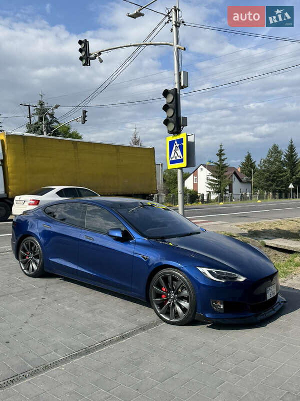 Tesla Model S 2016
