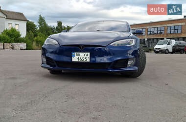 Лифтбек Tesla Model S 2016 в 