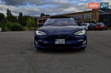 Лифтбек Tesla Model S 2016 в 