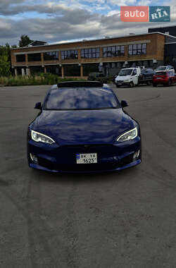 Лифтбек Tesla Model S 2016 в 